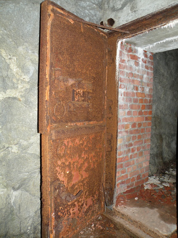 atlantikwall bunker door