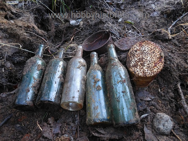 bottles and food tins.Soviet pow ww2