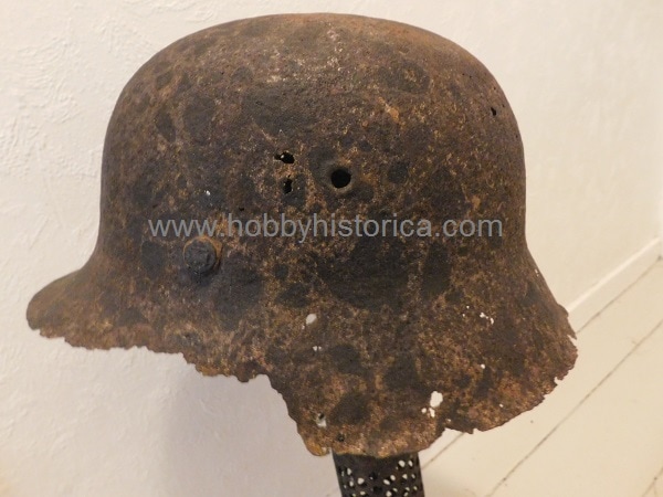 relic lamp hobbyhistorica art ww2 german battledamaged helmet kurland battle
